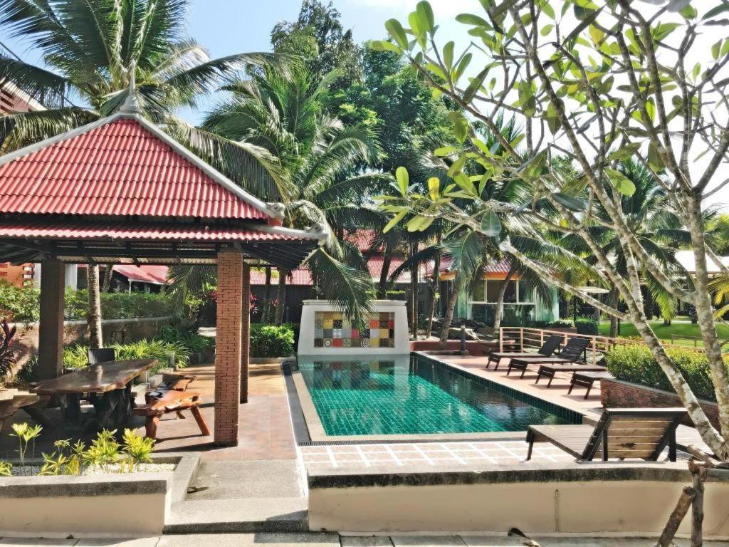 Royal Lee Resort And Spa Nai Yang Beach Екстериор снимка