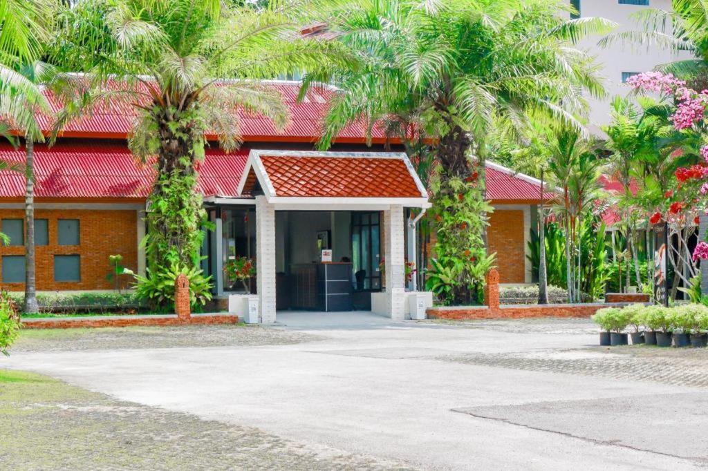 Royal Lee Resort And Spa Nai Yang Beach Екстериор снимка