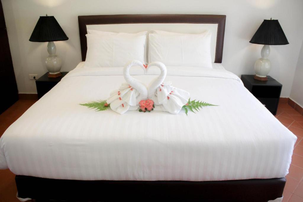 Royal Lee Resort And Spa Nai Yang Beach Екстериор снимка