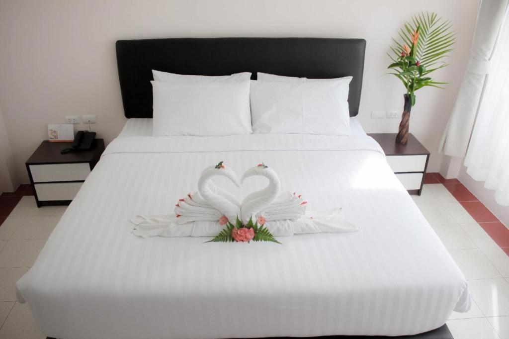 Royal Lee Resort And Spa Nai Yang Beach Екстериор снимка